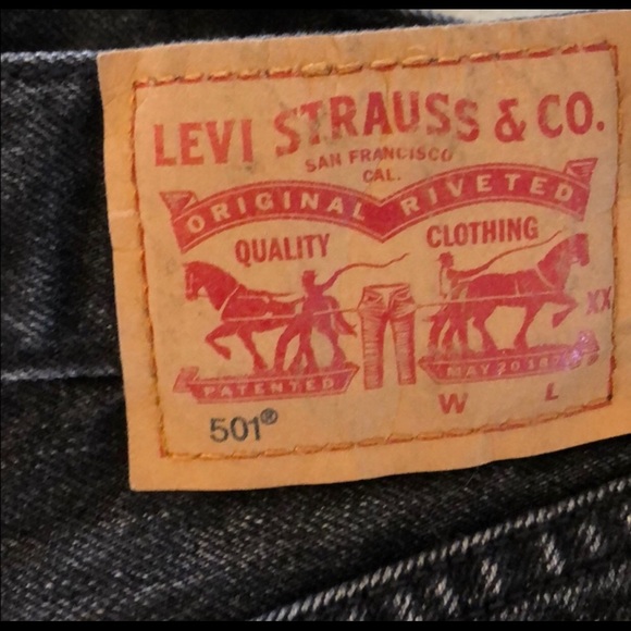 Black Levi’s cut off shorts - Picture 3 of 3